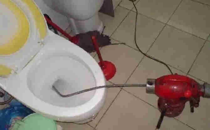 商城马桶通下水